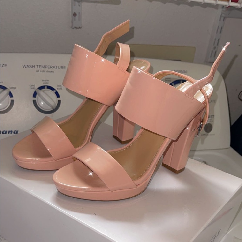 Light pink report platform heels